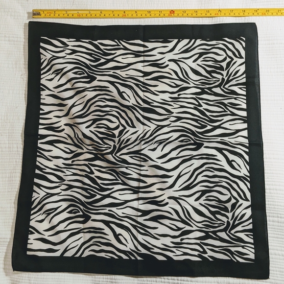 Vintage zebra square scarf - Picture 3 of 3